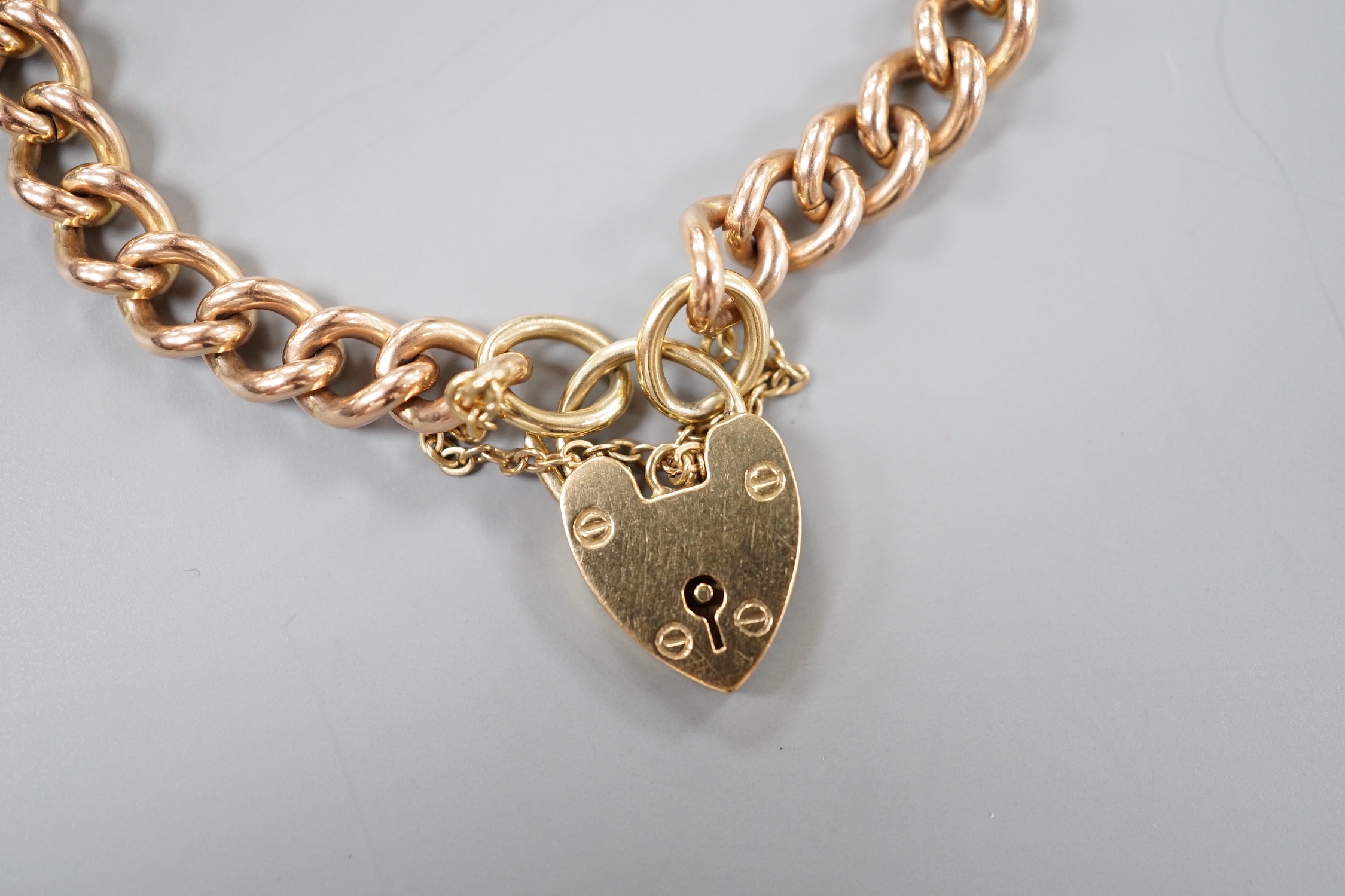 A 9ct gold curblink bracelet, with heart shaped padlock clasp, 19cm, 25.9 grams.